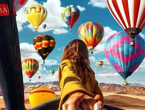 Vuelo en globo aerostático al amanecer antes de la excursión al desierto de Agafay