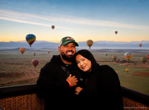 Jaima de desayuno bereber tras una combinación de globo y camello en Marrakech