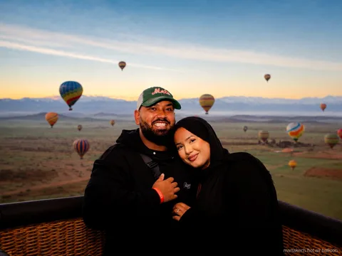 Vista delle valli dell'Atlas dalla mongolfiera comfort a Marrakech