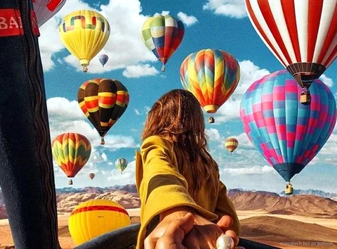 Volo in mongolfiera all'alba prima della giornata nel deserto di Agafay
